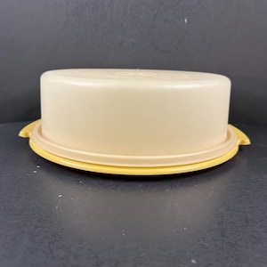 Vintage 1970s Tupperware Harvest Gold Pie Cake Taker Carrier Keeper #719, 720