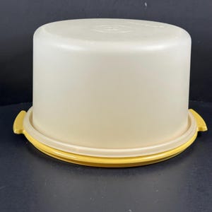 Tupperware Cake Taker, Carrier, Holder Harvest Gold #683, 684 Vintage 1970s