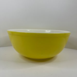 Pyrex Primärfarben Gelb Nesting Mixing Bowl 4 Quart #404, Vintage 1950er Jahre
