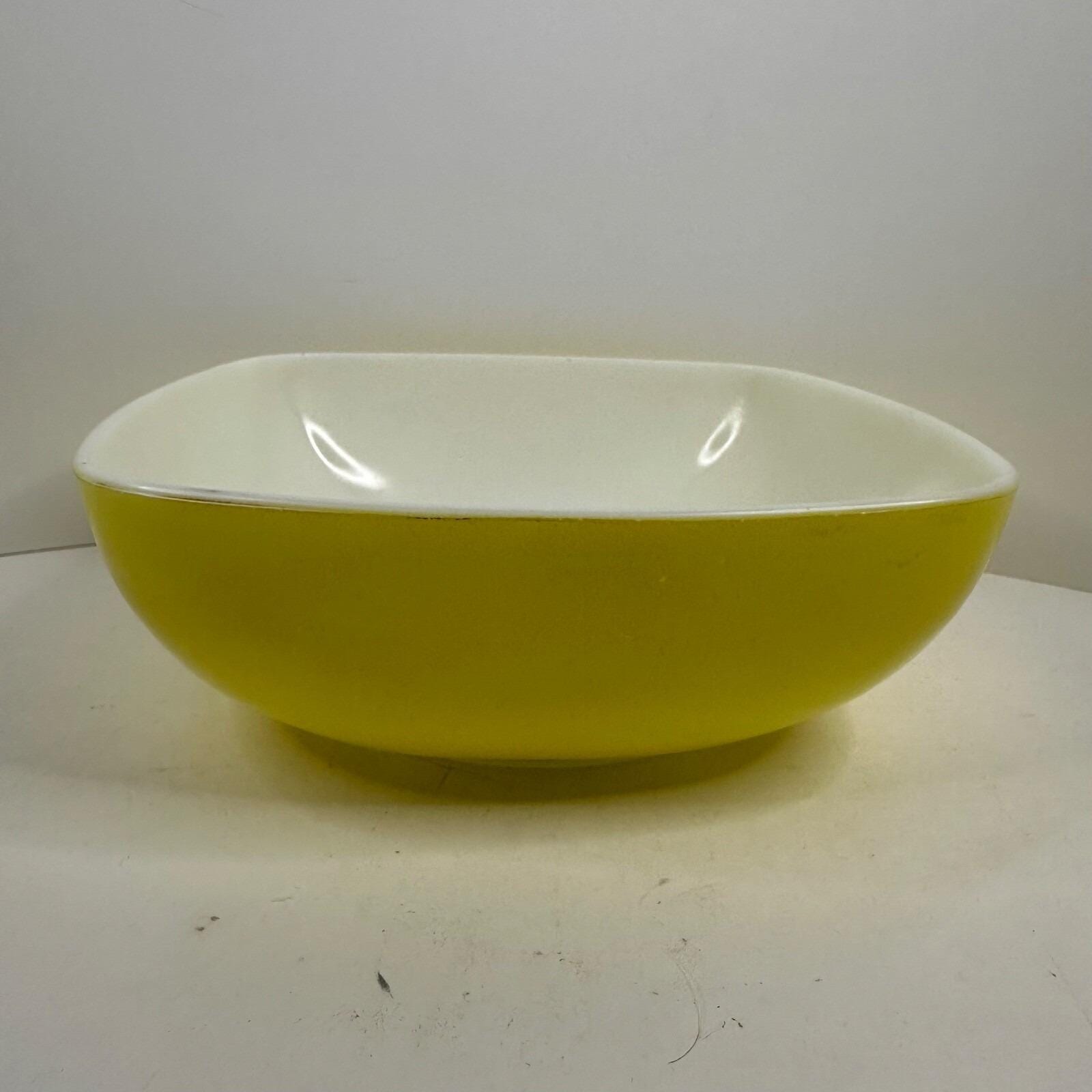 Vintage Old Pyrex Pyrex 525 イエローボウル Vintage 1950s Yellow Pyrex 525-B 2.5 Quart Hostess Bowl - Etsy