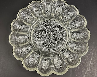 Plateau pour assiettes creuses transparentes Mille oeillets en verre Indiana de 11 po.