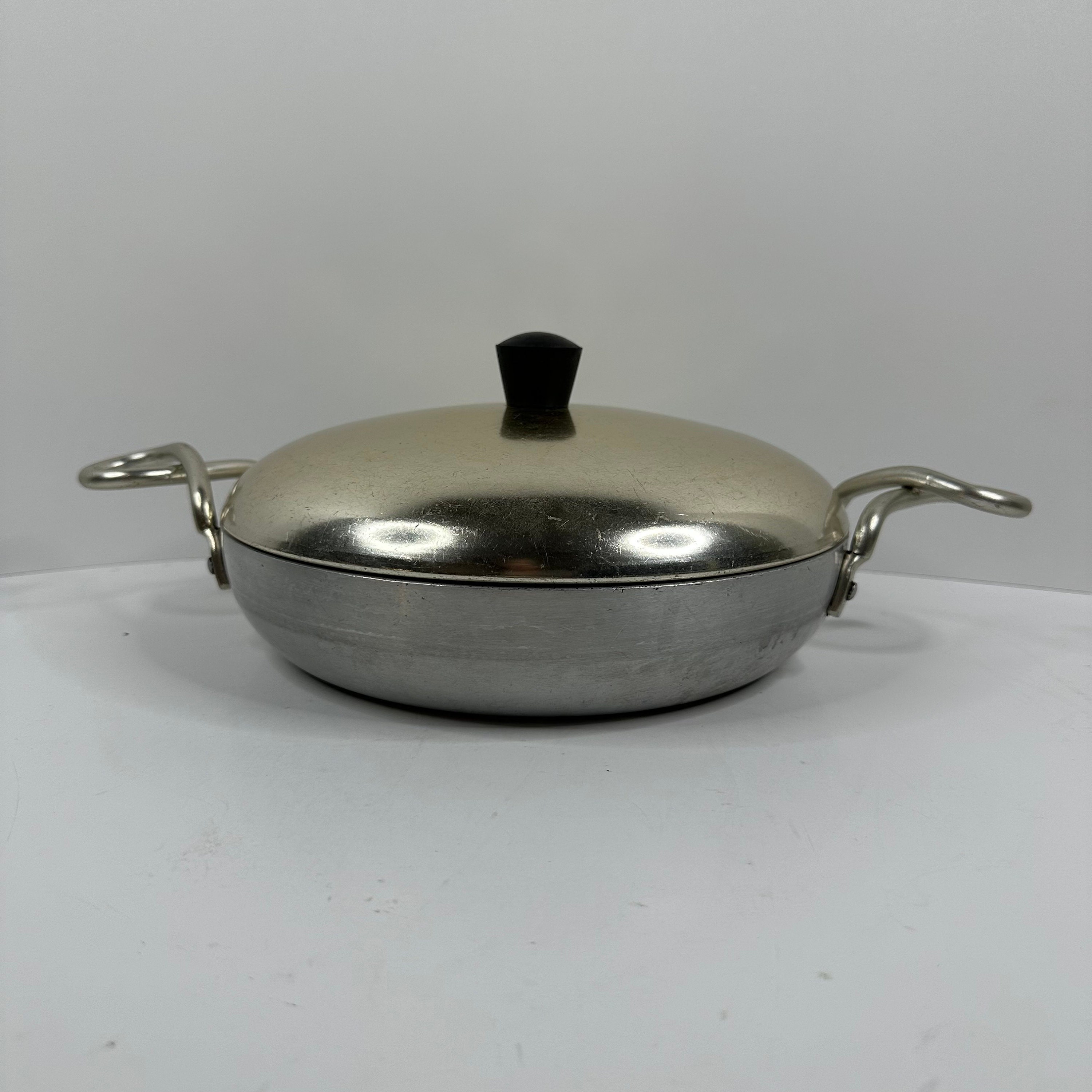 2 Vintage Wear-ever Cooking Pots No 752 & 751.5, 1.5 2 Qt Aluminum Pans,  Mid Century Modern, Star, Pair, Farmhouse Kitchen 