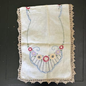 Camino de mesa vintage bordado a mano, girasoles multicolores, encaje de ganchillo