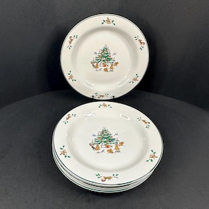 Set of 4 Vintage Ming Pao Woodland Christmas 8&quot; Salad, Bread or Dessert Plates
