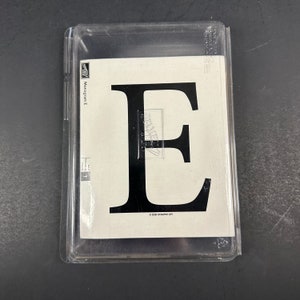 Sello de goma montado en madera Monogram E de Stampin' Up! con letras del alfabeto gigantes