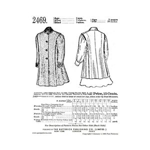Op de afbeelding: Een vintage naaipatroon voor een meisjesjas. Het patroon is voor maten 6 tot 14 jaar en bevat instructies voor een lange jas en een driekwartjas. Het patroon is uit 1905 en kost 15 cent.
