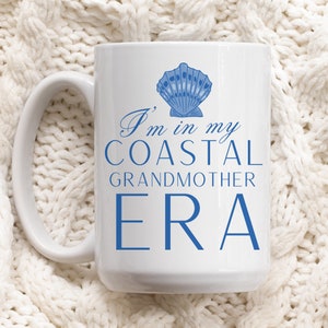 Taza de la abuela costera, refranes divertidos de las épocas, estética de la abuela costera, vibraciones de East Coat, regalos de Nancy Meyers, regalo de los Hamptons para los amantes del café