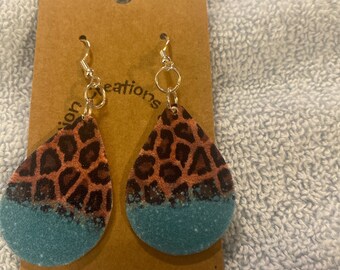 Leopard and teal teardrop earrings (20232577)