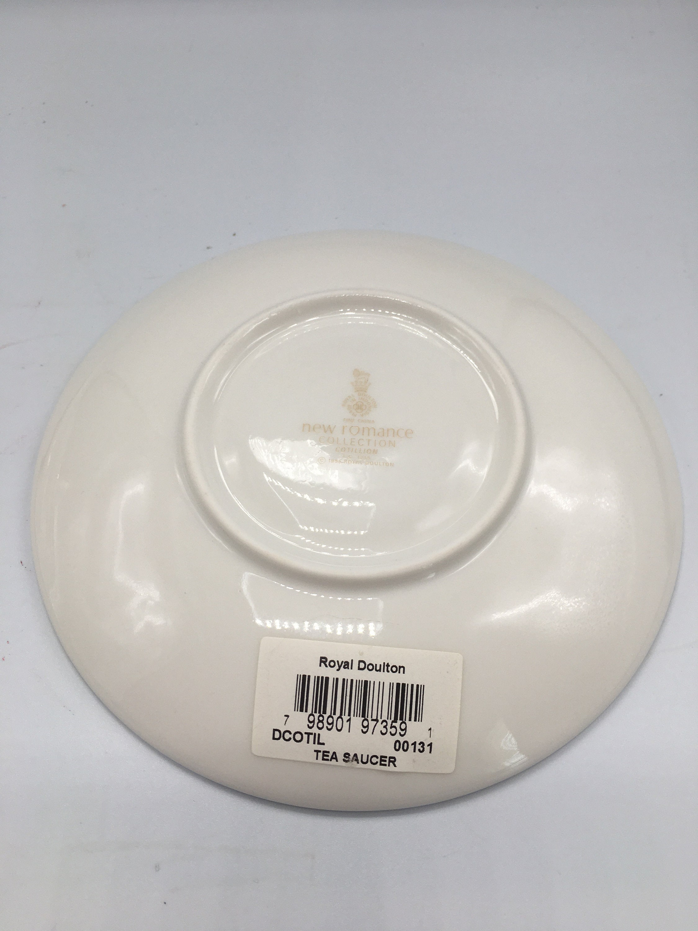 NEW 5PC Royal Doulton Cotillion New Romance Gold and White Bone China