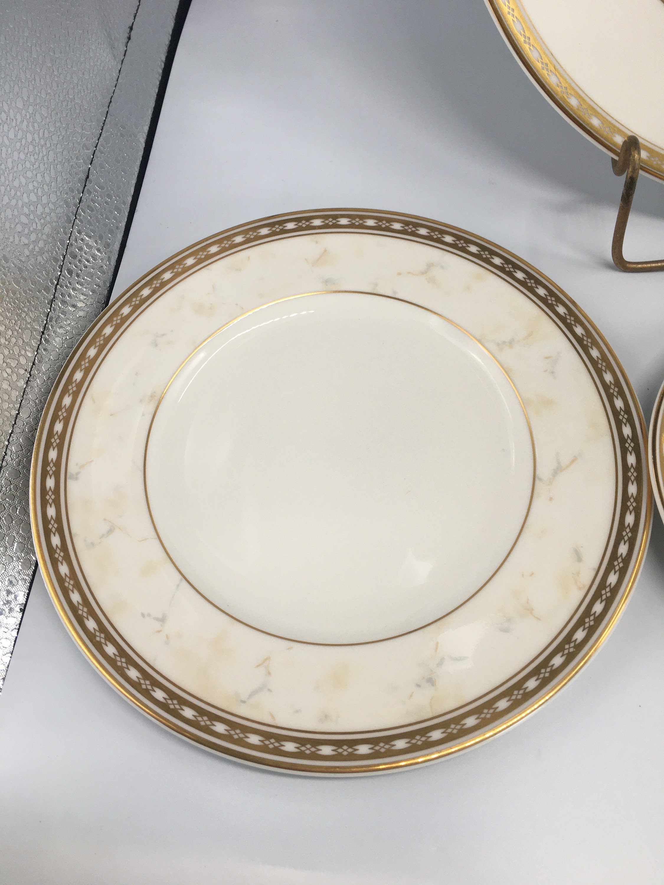 NEW 5PC Royal Doulton Cotillion New Romance Gold and White Bone China