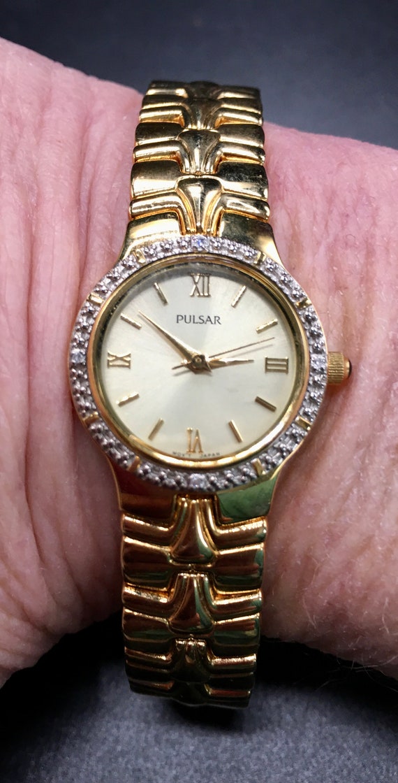 Beautiful NEW VTG Pulsar Quartz Gold Tone Watch V5