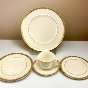 NEW 5PC Royal Doulton Cotillion New Romance Gold and White Bone China Dinner Set. Original Tags Still Attached.