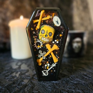Skeleton bones coffin diorama