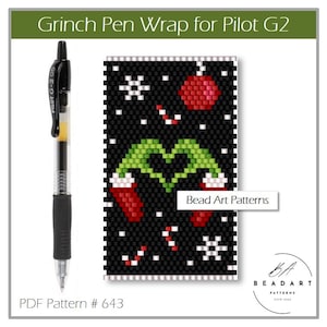 Op de afbeelding: Een zwarte Pilot G-2 pen naast een kralen pen wrap. De wrap heeft een Grinch-thema ontwerp met een groen hart, rode ornamenten, sneeuwvlokken en zuurstokken op een zwarte achtergrond. De tekst "Grinch Pen Wrap for Pilot G2" staat bovenaan.