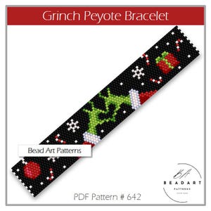 Op de afbeelding: Een zwart kralenarmbandpatroon met een kerstthema. Het ontwerp toont een groene Grinch-arm, sneeuwvlokken, zuurstokken en een ingepakt cadeau. De tekst "Grinch Peyote Bracelet" staat bovenaan. Het patroon is van Bead Art Patterns.