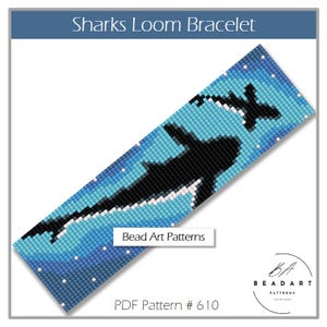 Könnte beinhalten: Ein Webarmbandmuster mit einem Haidesign. Das Armband zeigt eine schwarze Haifischsilhouette vor einem blau-weißen pixeligen Hintergrund. Der Text "Sharks Loom Bracelet" steht oben. Das Muster ist mit "PDF Pattern # 610" gekennzeichnet.