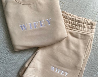 Wifey jumper and shorts outfit bride airport outfit wifey shorts bride shorts sweatshirt and shorts set engagement gift present hen party