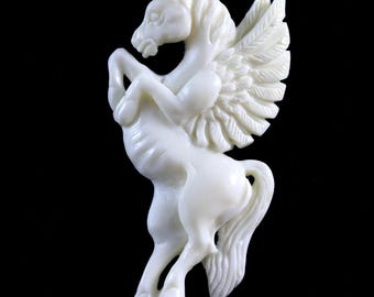 ペガサスの彫刻 空飛ぶ馬 神話の彫刻された骨 アンティーク風 - Etsy 日本