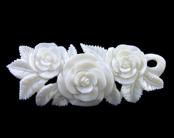 Collar con colgante de flor grande y hueso tallado a mano, pieza central