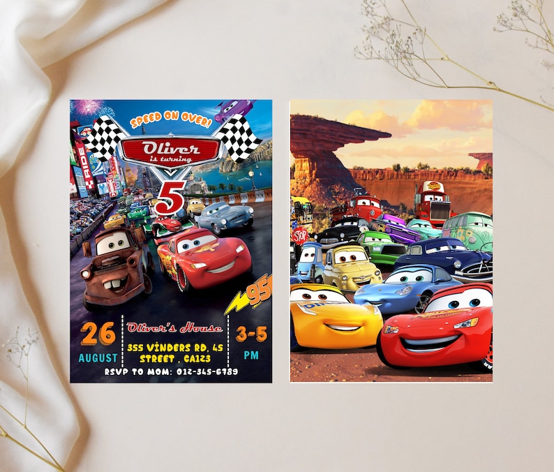 Puede incluir: Dos coloridas invitaciones de fiesta de cumplea&ntilde;os con personajes de la pel&iacute;cula "Cars". Una invitaci&oacute;n tiene el texto "Oliver cumple 5" y detalles del evento. La otra muestra un grupo de coches animados en un paisaje des&eacute;rtico.