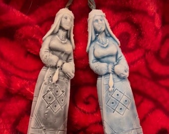 Mokosh Sculpted Candle