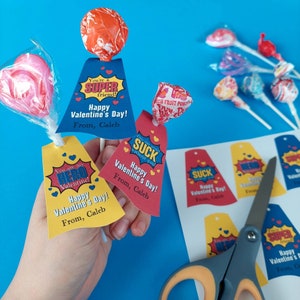 Super Held Valentinstag Tags - Sucker Halter - Valentinstag Karte - Lollipop Valentinstag Halter - Klassenzimmer Valentinstag für Jungen - WFW011