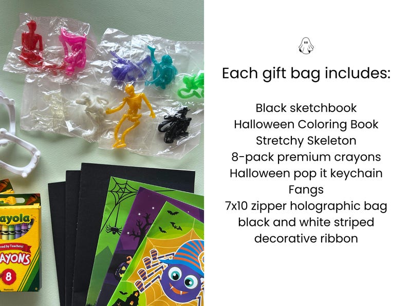 Puede incluir: Un set de bolsas de regalo de Halloween que incluye un cuaderno de bocetos negro, un libro para colorear de Halloween, esqueletos el&aacute;sticos de colores, un paquete de 8 crayones Crayola, un llavero pop it, colmillos blancos y una bolsa hologr&aacute;fica de 17,78x25,4 cm.