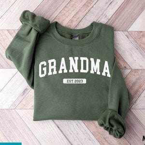 Grandma Sweatshirt, Custom Grandma Est Sweatshirt, Grandma Shirt, Grandma Gift, New Grandma Gift, Granny Gift, Nana, Gigi, Mother's Day Gift