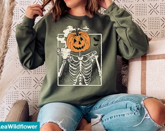 Halloween Sweatshirt Skeleton, Retro Halloween Sweatshirt, skeleton Sweatshirt, Halloween Crewneck, Pumpkin Sweatshirt, Fall Sweatshirt