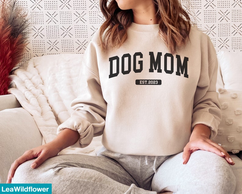 Custom Dog Mom Sweatshirt, Custom Dog sweatshirt, Personalized Dog Sweatshirt, Dog Mom Gift, Dog Mom Shirt, Dog Lovers Sweatshirt image 1