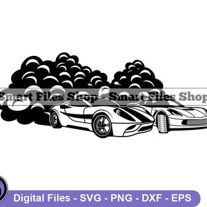 Puede incluir: Gráfico en blanco y negro de dos coches deportivos con nubes de humo. La imagen incluye el texto "Smart Files Shop" y "Digital Files - SVG - PNG - DXF - EPS".