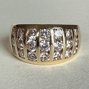 Anillo clásico de oro de 14 quilates y circonita cúbica con diamantes de calidad, 4,42 gramos, talla 7, para aniversario.