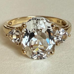 Vintage 10K Gold White Topaz Ring, 3.1grams, size 8