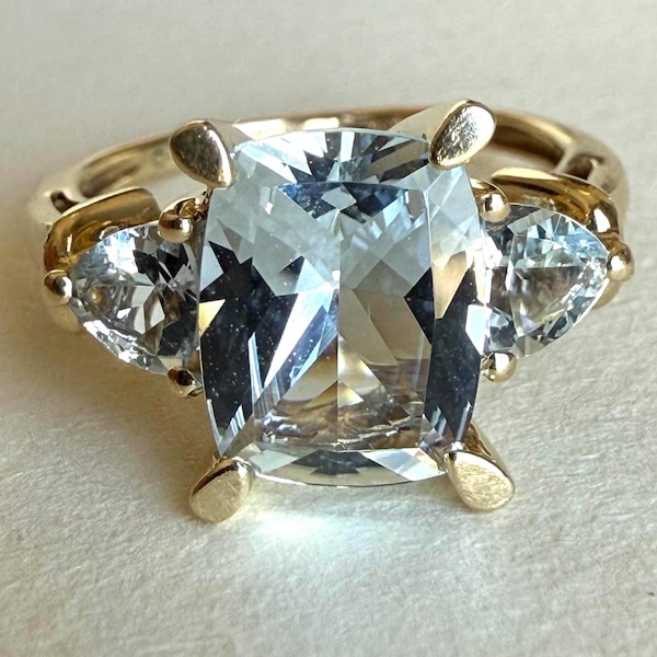 10K Gold Three Stone Aquamarine Ring, 2.6grams, Size 4.25US