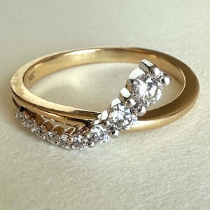14K Yellow Gold Diamond Band Ring. 3.23grams, Size 8.5US