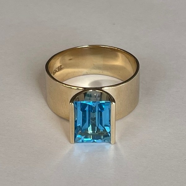 Hallmarked SKAL 14K Blue Topaz Ring, Size 7.5, 6.4 grams, December Birthstone