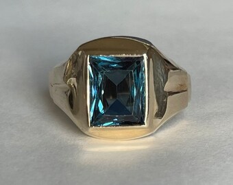 Vintage Mens RIng 10K Deep Blue Rectangle Blue Topaz Ring, Size 9, 3.14 grams, December Birthstone