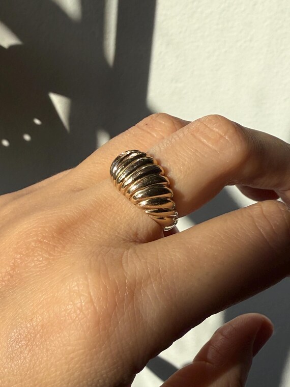Scalloped Solid 10K Domed Ribbed Ring - image 4
