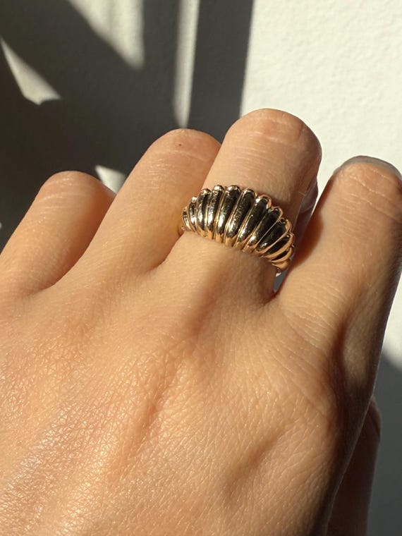 Scalloped Solid 10K Domed Ribbed Ring - image 3
