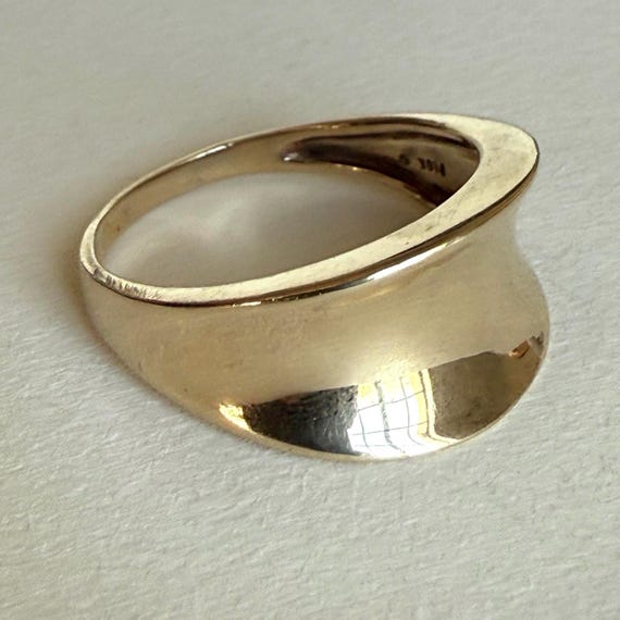 Solid 10K Solid Concaved Gold Ring, 5.25grams, Si… - image 2