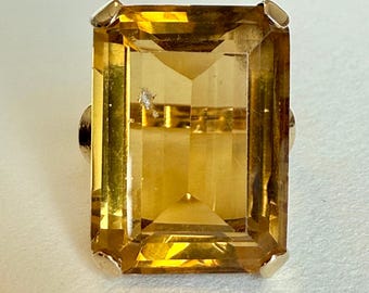 Heavy Vintage 10K Gold Citrine Cocktail Ring, 9.5grams, Size 6, damage on stone