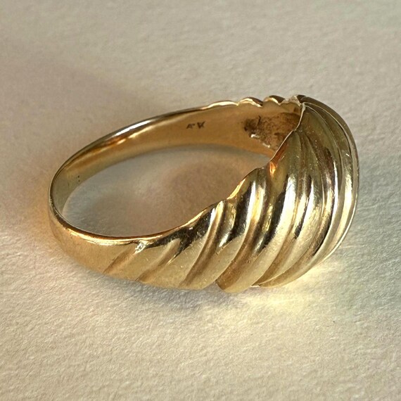 Scalloped Solid 13K Domed Ribbed Ring - image 5