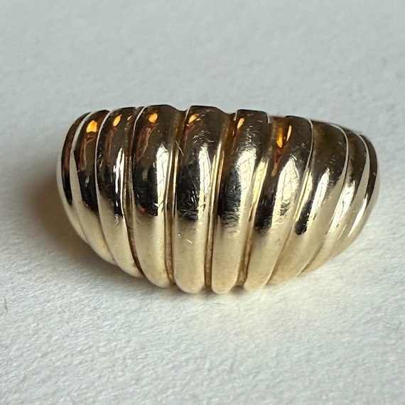 Scalloped Solid 10K Domed Ribbed Ring - image 10
