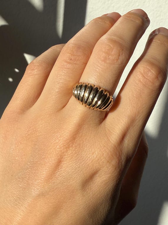 Scalloped Solid 10K Domed Ribbed Ring - image 2