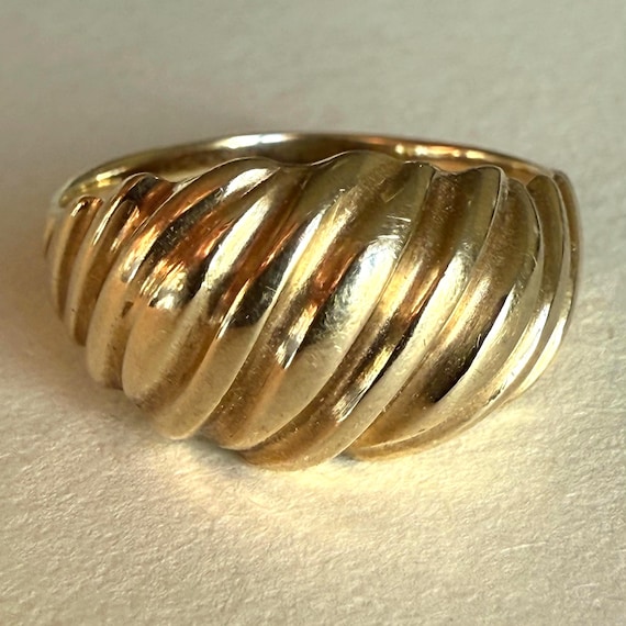 Scalloped Solid 13K Domed Ribbed Ring - image 9