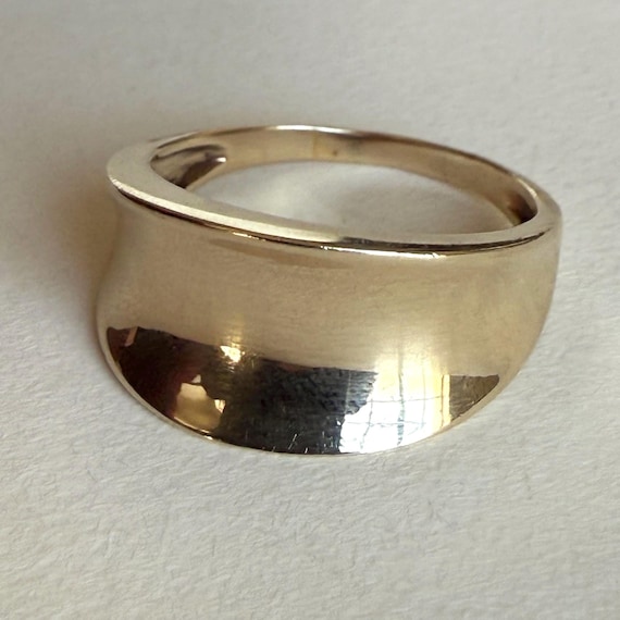 Solid 10K Solid Concaved Gold Ring, 5.25grams, Si… - image 7