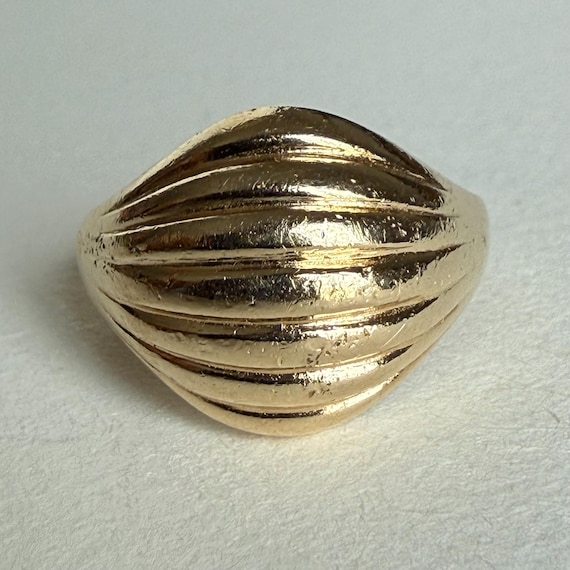 Solid 14K Solid Ribbed Wavy Gold Ring, 4.66grams,… - image 1