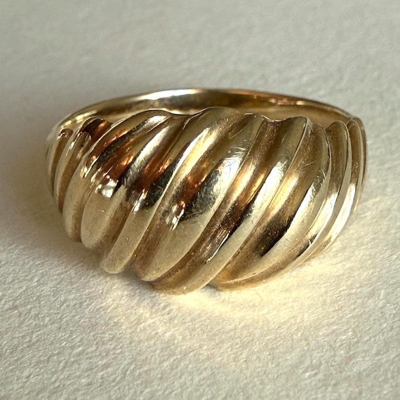 Scalloped Solid 13K Domed Ribbed Ring - image 1