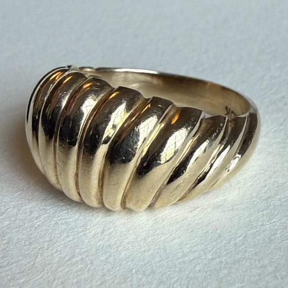 Scalloped Solid 10K Domed Ribbed Ring - image 9