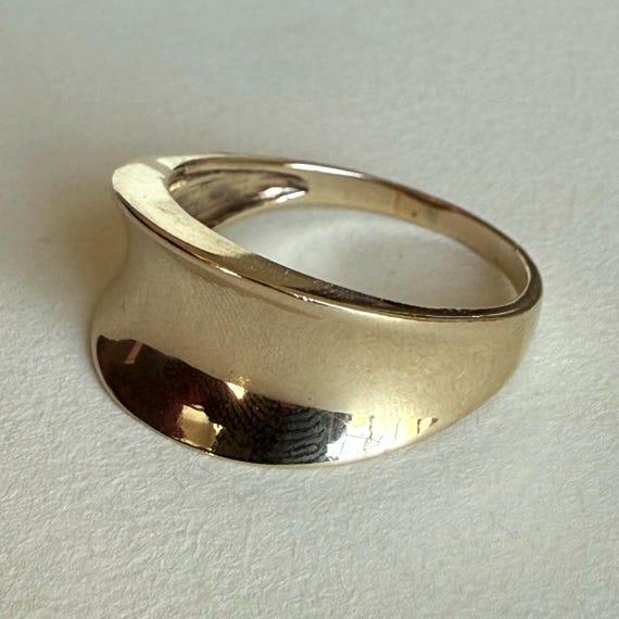 Solid 10K Solid Concaved Gold Ring, 5.25grams, Si… - image 8